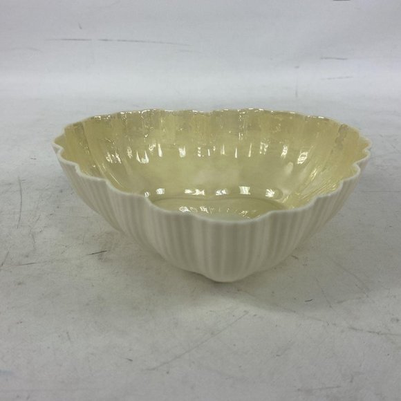 Vintage Belleck Irish Porcelain White Heart Shaped Green Stamped Dish Plate - Picture 2 of 6